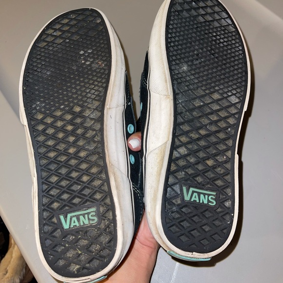Vans - Picture 6 of 7